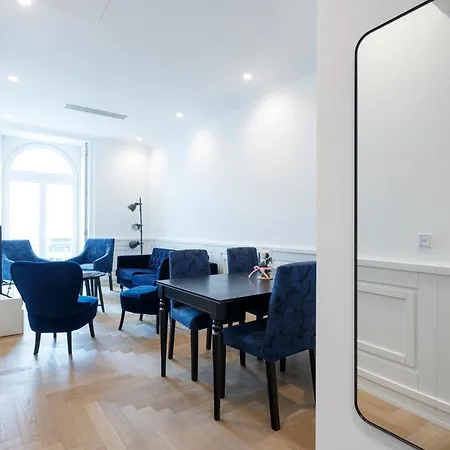 ゲストハウス Boulevard Bedrooms 4*