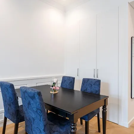 Boulevard Bedrooms 4*